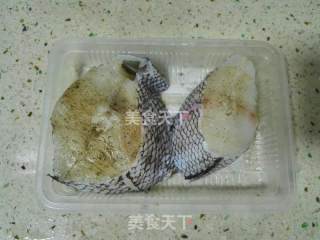 洋葱番茄薯仔鳕鱼煲的做法步骤：2