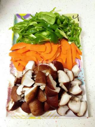 三色香菇的做法步骤：1