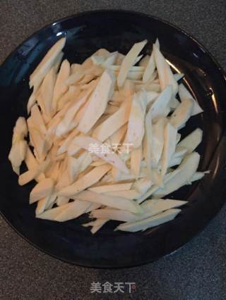 茭白香菇炒肉丝的做法步骤：1