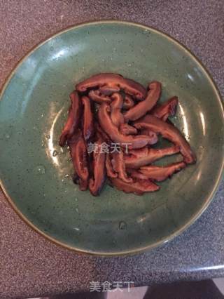 茭白香菇炒肉丝的做法步骤：2