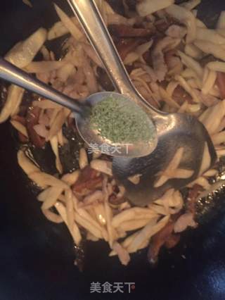 茭白香菇炒肉丝的做法步骤：7