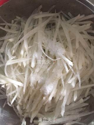 葱香爽口萝卜丝的做法步骤：1