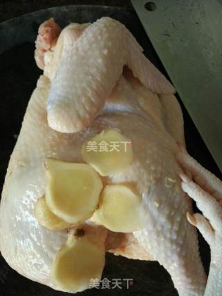 啤酒酱油鸡的做法步骤：1