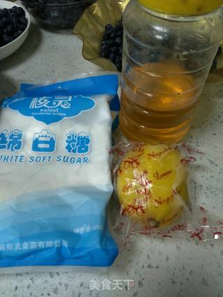 蓝莓果酱的做法步骤：2