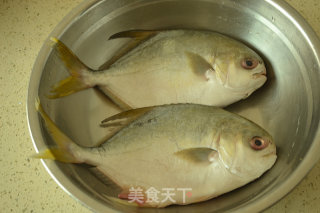 红烧鱼的做法步骤：1