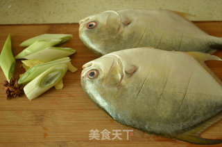红烧鱼的做法步骤：2