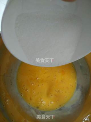 海绵纸杯蛋糕的做法步骤：2