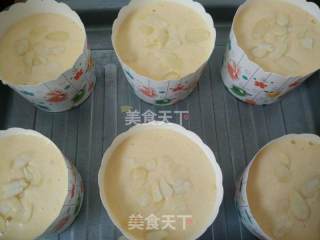 海绵纸杯蛋糕的做法步骤：7