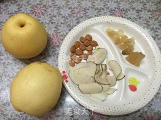 润喉雪梨盅的做法步骤：1