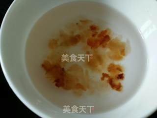 椰汁桃胶桂圆红枣汤的做法步骤：2