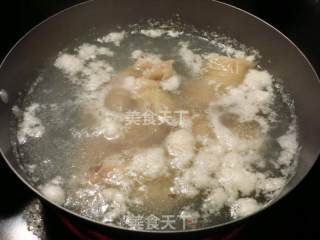 红咖喱鸡翅的做法步骤：1