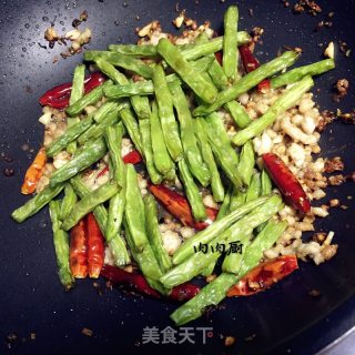 正宗四川家常菜之干煸四季豆#肉肉厨的做法步骤：12
