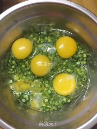 豆角鸡蛋饼的做法步骤：2