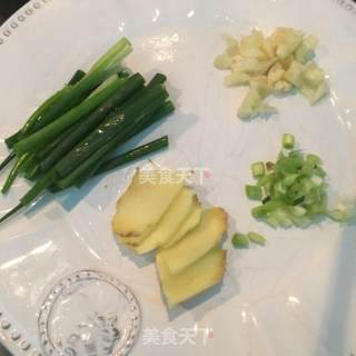 糖醋带鱼的做法步骤：2