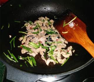 芫爆猪肉丝的做法步骤：10