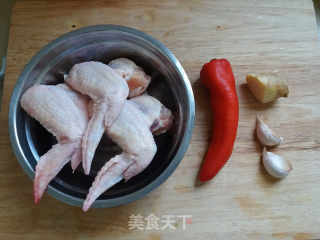 清蒸鸡中翅的做法步骤：1
