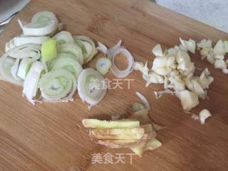茶树菇焖鸡的做法步骤：2