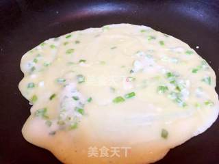 虾皮鸡蛋饼的做法步骤：4