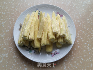 玉米笋炒肉的做法步骤：1