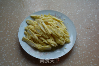 玉米笋炒肉的做法步骤：2