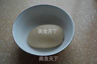手擀面的做法步骤：1