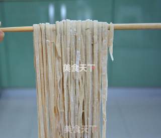 手擀面的做法步骤：7