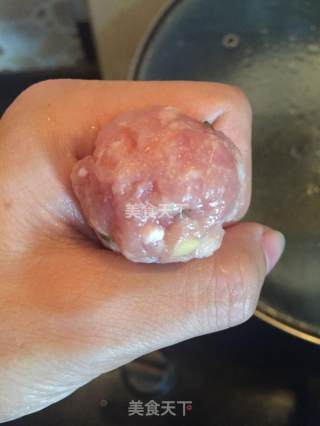 美味肉圆豆苗汤的做法步骤：3