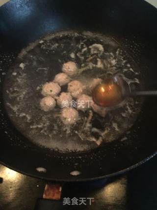 美味肉圆豆苗汤的做法步骤：4