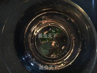 美味肉圆豆苗汤的做法步骤：5