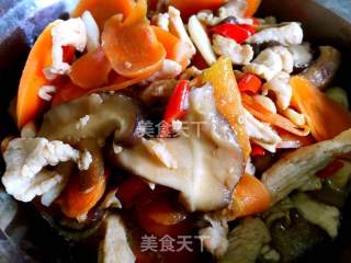 健身食谱--香菇胡萝卜炒鸡胸肉的做法步骤：6