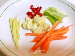 椒盐茄子的做法步骤：1