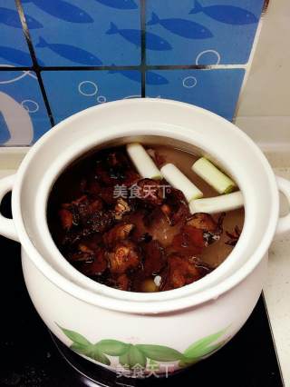 菌菇排骨汤的做法步骤：3