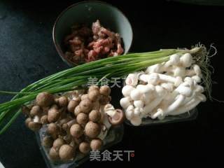 双菇炒肉丝的做法步骤：1