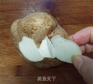 木耳炒地瓜的做法步骤：2