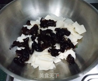 木耳炒地瓜的做法步骤：7