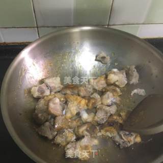 糖醋排骨的做法步骤：4