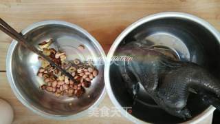 当归花生红枣炖乌鸡的做法步骤：6