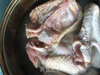 酸菜鸭煲的做法步骤：1