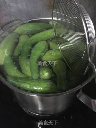腌黄瓜的做法步骤：1