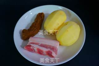 五花肉酱炒土豆片的做法步骤：1
