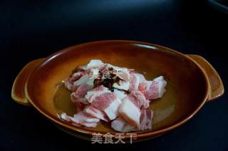 五花肉酱炒土豆片的做法步骤：3