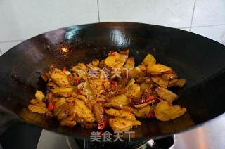 五花肉酱炒土豆片的做法步骤：15