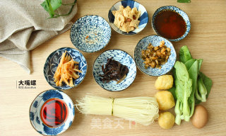 正宗柳州螺蛳粉的做法步骤：2