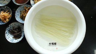 正宗柳州螺蛳粉的做法步骤：3