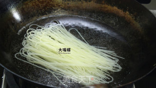 正宗柳州螺蛳粉的做法步骤：4
