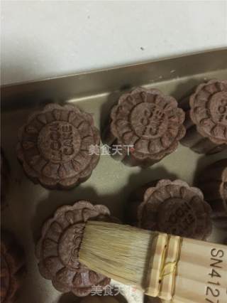 巧克力椰蓉蔓越莓月饼的做法步骤：12