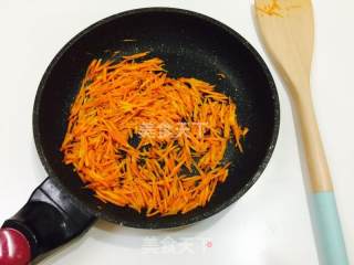 胡萝卜丝蛋饼的做法步骤：2