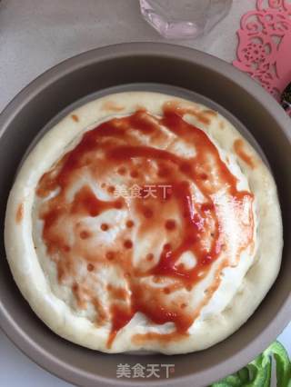 奥尔良鸡肉披萨的做法步骤：1