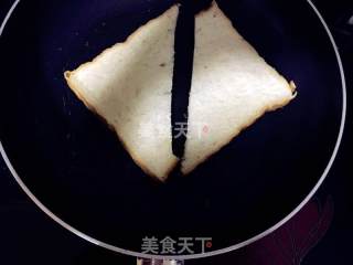 蛋黄吐司煎的做法步骤：2