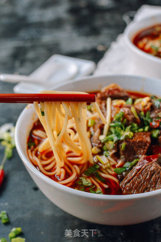 优康牛肉：麻辣牛肉面，汁香味浓超过瘾的做法步骤：7